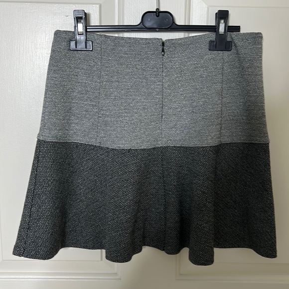 Theory knit skater skirt in gray tones Sz 4 - Picture 3 of 9